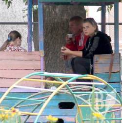 «Пейте пиво пенное…» на дитячому майданчику - відео «Пейте пиво пенное…» на дитячому майданчику - відео